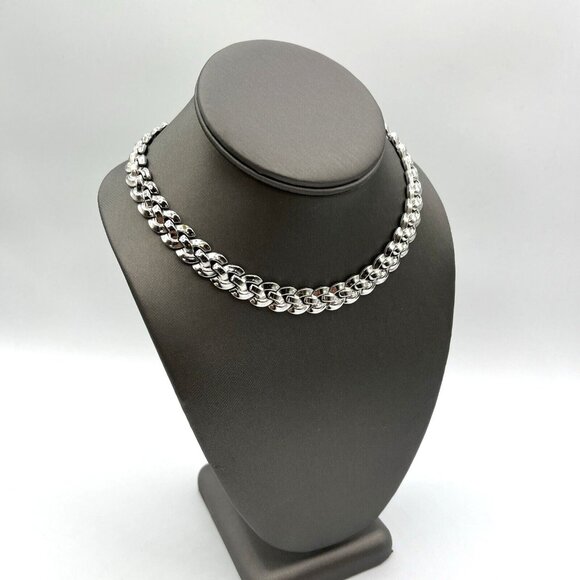 Vintage TRIFARI Pat Pend Ribbon Weave Link Silvertone Collar Necklace 15" - Picture 3 of 9